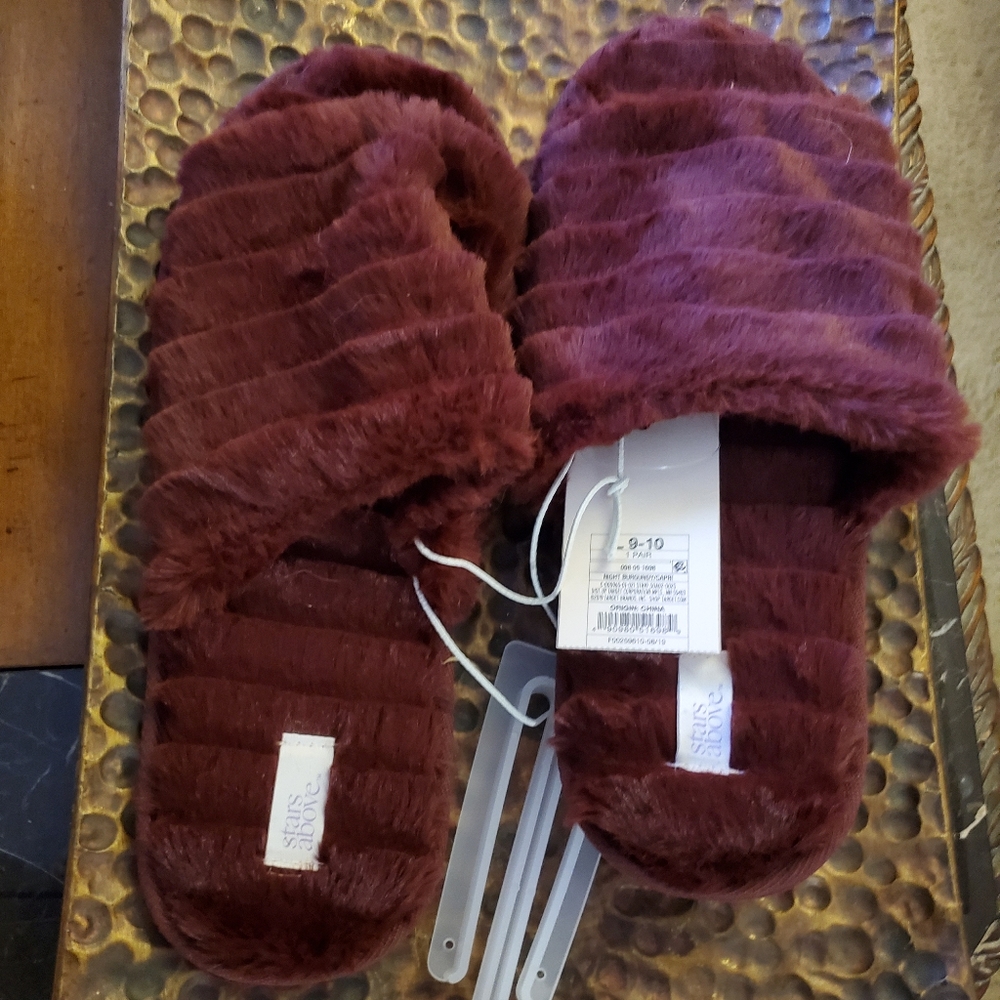 Stars Above Slippers. Sz.9-10 Maroon.